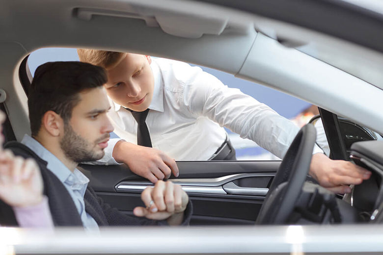 Điều kiện thuê xe tự lái ban đêm: Các quy định cần biết